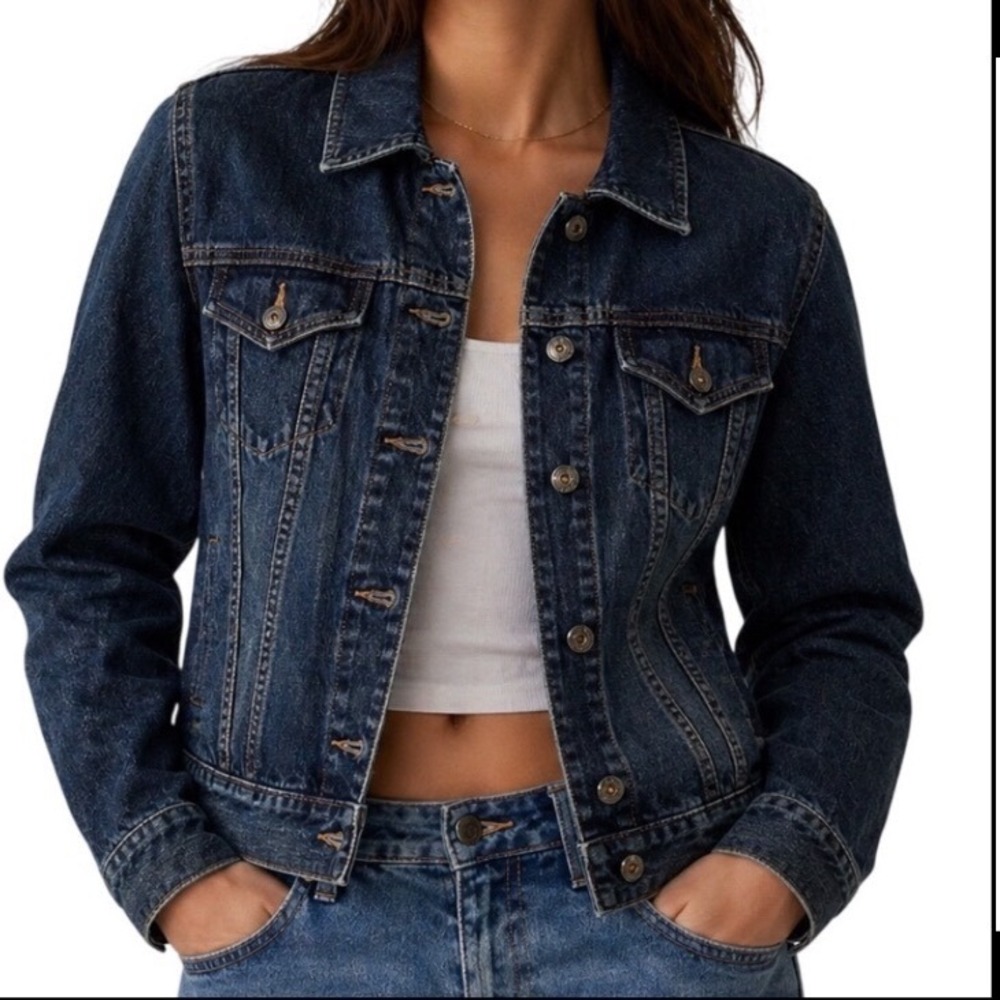 Gap women Medium Wash Denim Trucker Jacket Blue Size‎ M Button Up